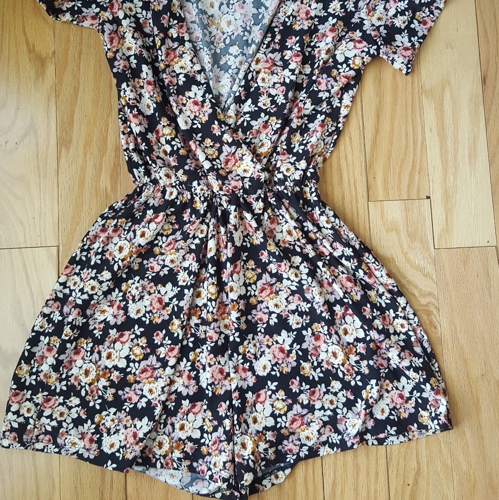 Floral romper size small